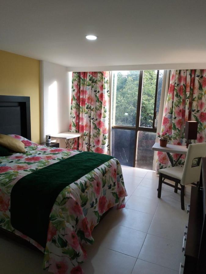 מקסיקו סיטי Charming Sunny Bedroom Overlooking Beautiful Amsterdam Avenue In Best Condesa Area מראה חיצוני תמונה